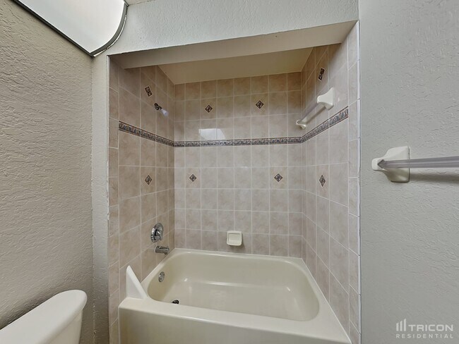 Building Photo - 3408 Montano Ave
