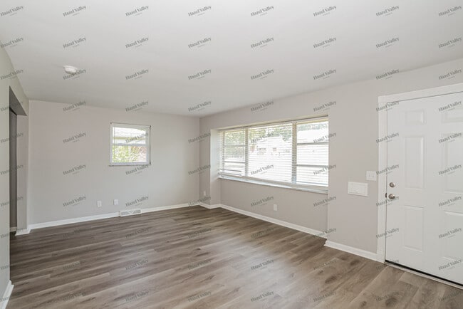 Building Photo - 6585 Daly Rd