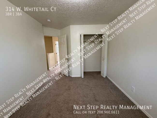 Building Photo - 314 W Whitetail Ct