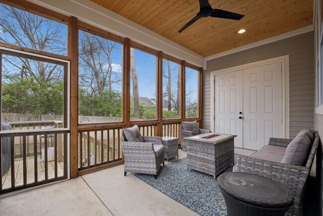 Building Photo - 6368 Alamo Pl