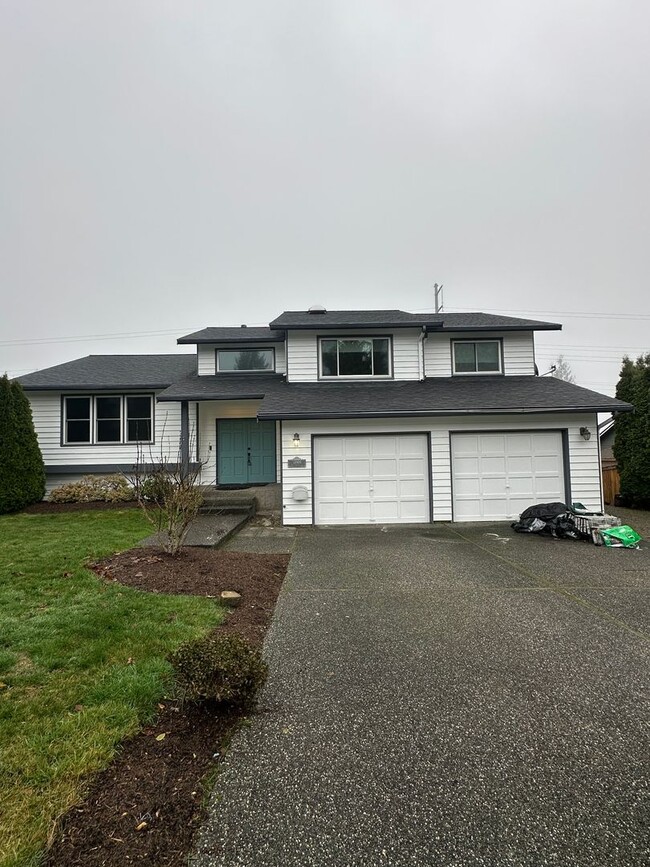 Building Photo - Beautiful 4 Bedroom 3 Bathroom Home in Everett!