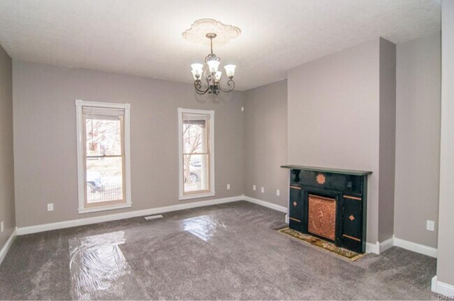 Building Photo - 342 Park Dr