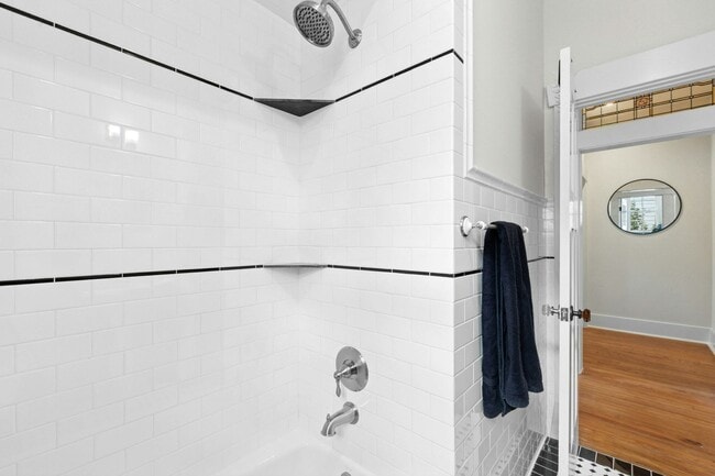 Building Photo - 1206 W 22 1/2 St