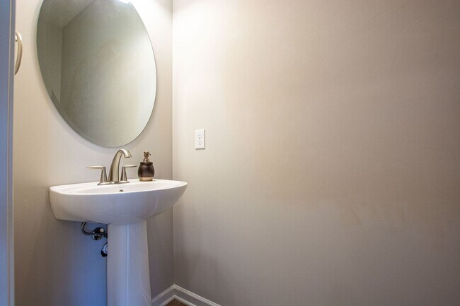 Building Photo - 2 Bedroom / 2.5 Bath Town Home Recently Built with Garage and Washer/Dryer!