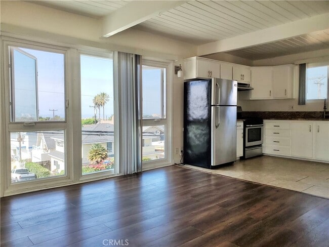 Building Photo - 25081 La Cresta Dr
