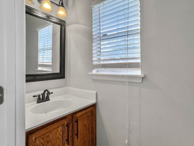 Building Photo - 4080 Laurelwood Dr