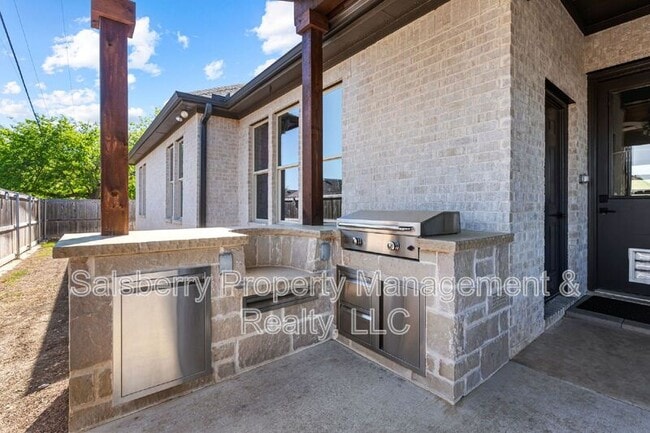 Building Photo - 121 Cedar Ln