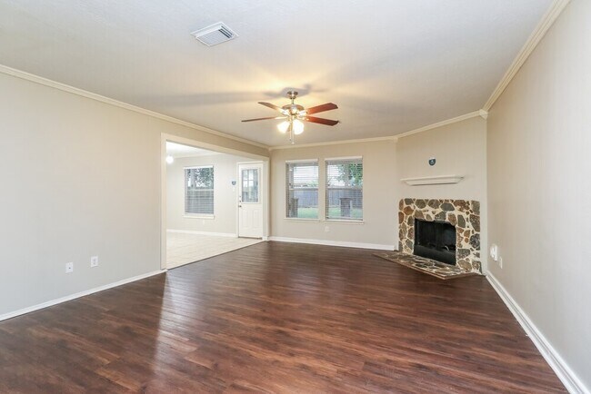 Building Photo - 11710 Sandy Stream Dr