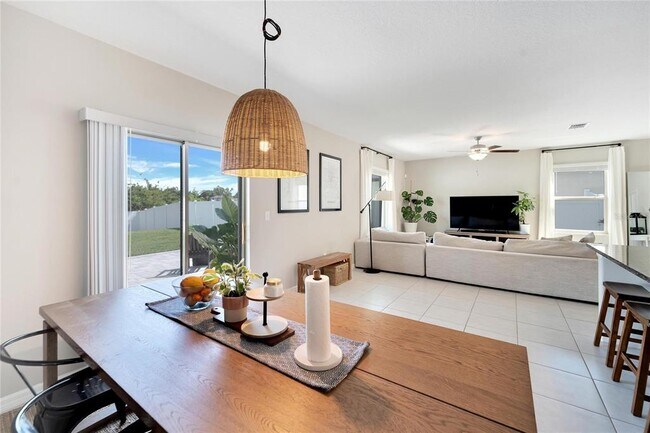 Building Photo - 403 Royal Empress Dr