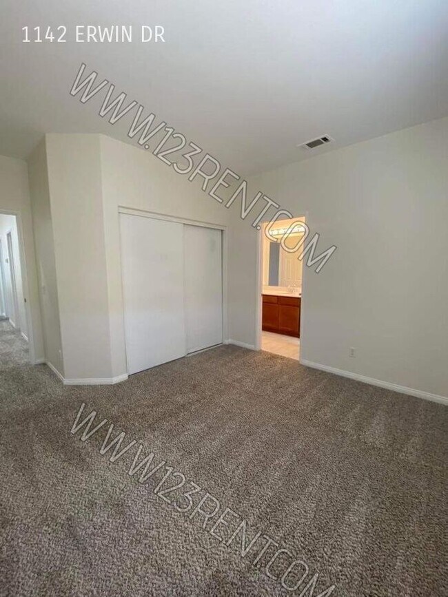 Building Photo - 1142 Erwin Dr