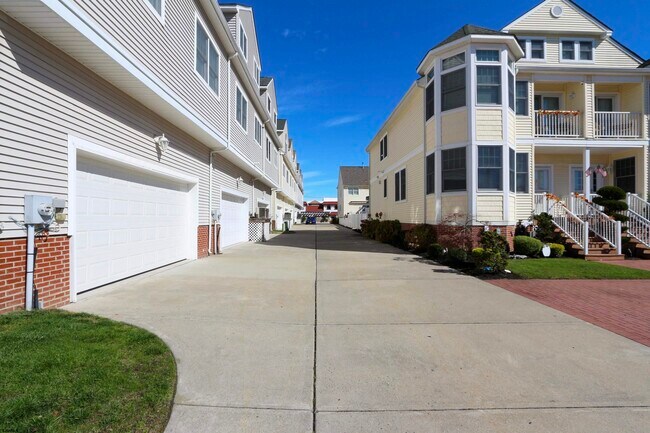 Building Photo - 9416 Amherst Ave