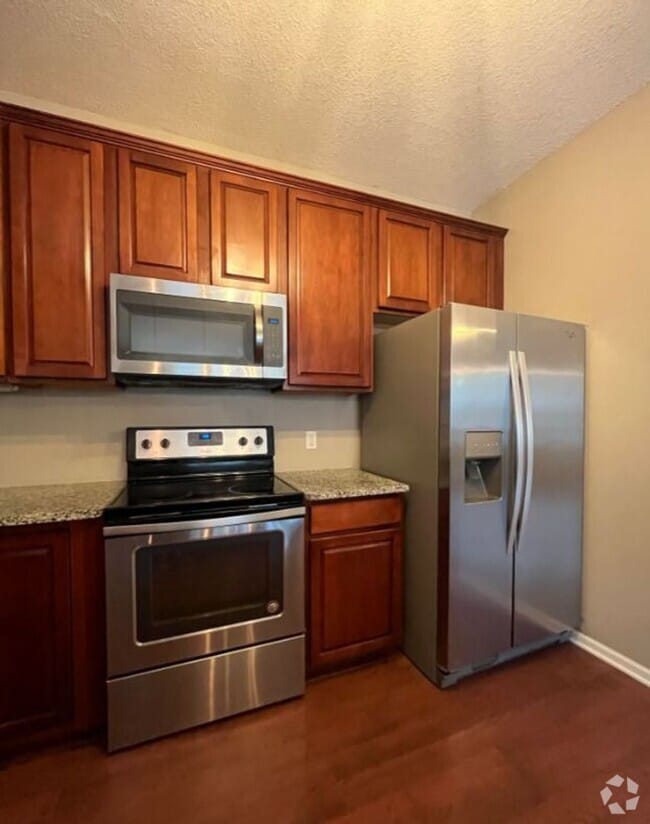 Building Photo - Stylish North Loop Living for $3,499/month...