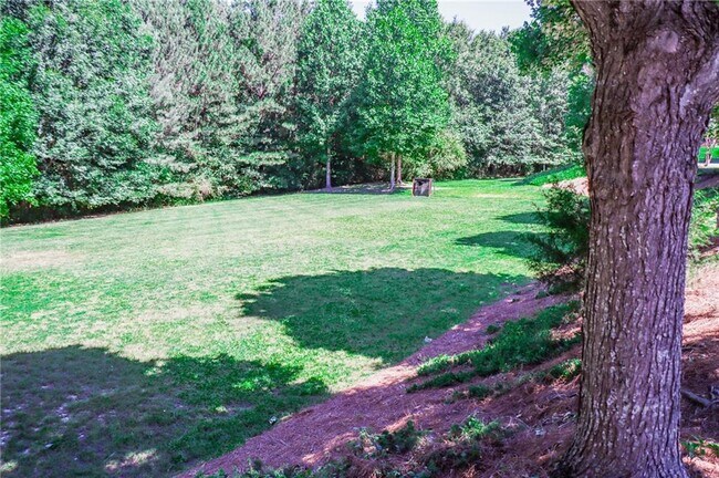 Building Photo - 2680 Hampton Park Dr