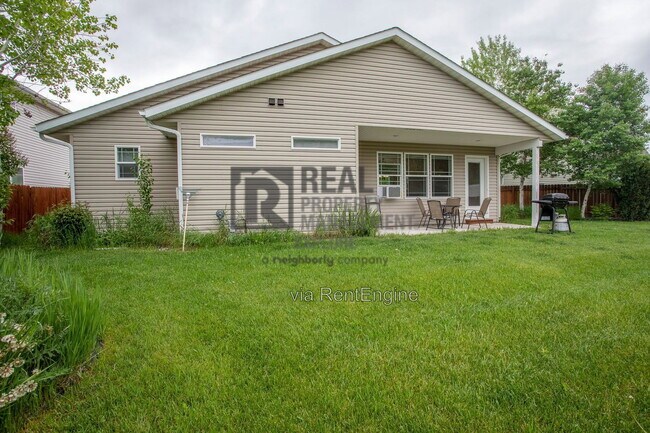 Building Photo - 1900 Teal Dr