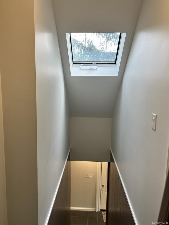 Building Photo - 24 Lindner Pl