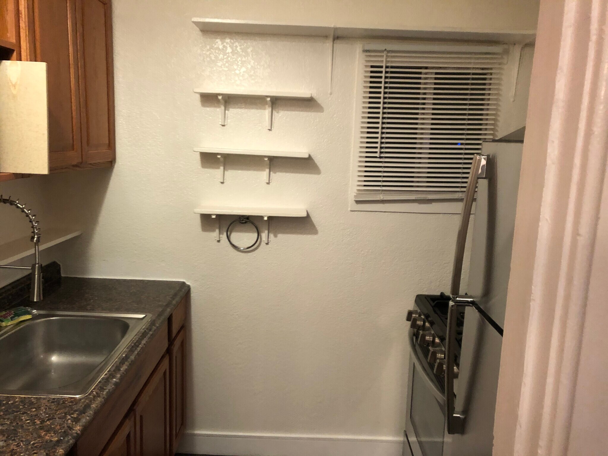 Building Photo - 316 W 4th St