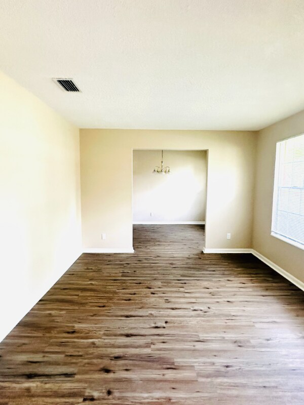 Building Photo - 261 Dillon Dr