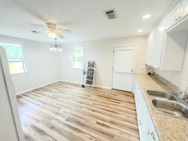 Building Photo - 476 Co Rd 118