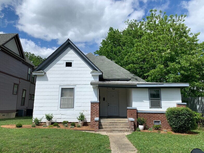 Front Yard - 1405 Union Ave