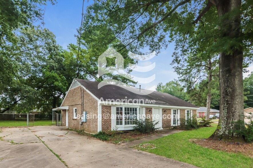 Building Photo - 4747 Falcon Ln