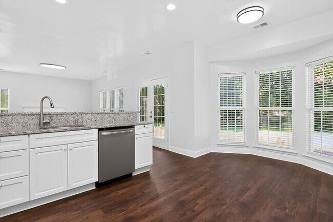 Building Photo - Spacious 4BD/2.5BA Home in Winding Creek!