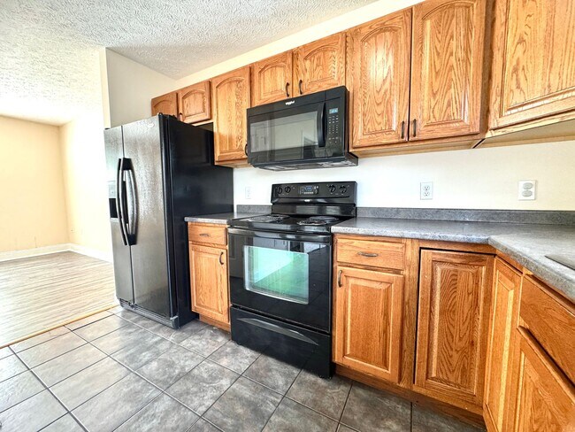 Building Photo - Oak Tree Townhome