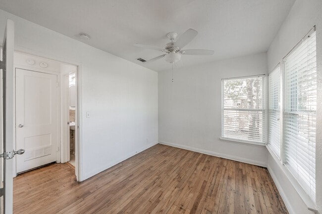 Building Photo - Cute two-bedroom, one-bath home in the hea...