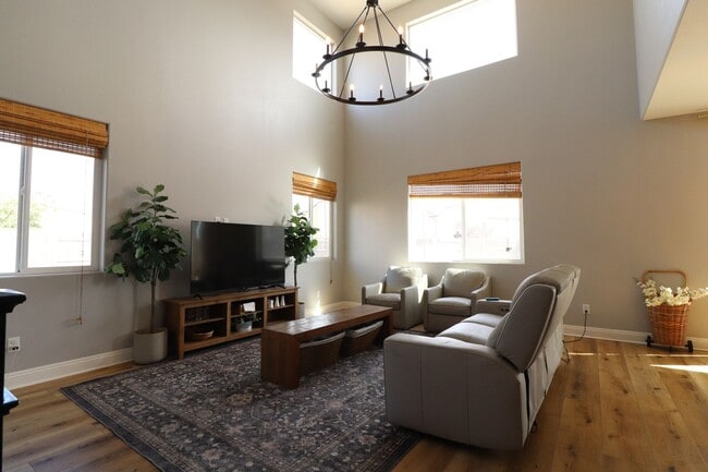 Building Photo - Great Pasadera Home