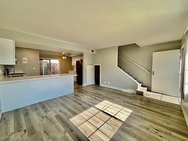 Building Photo - 1018 Mission Dr