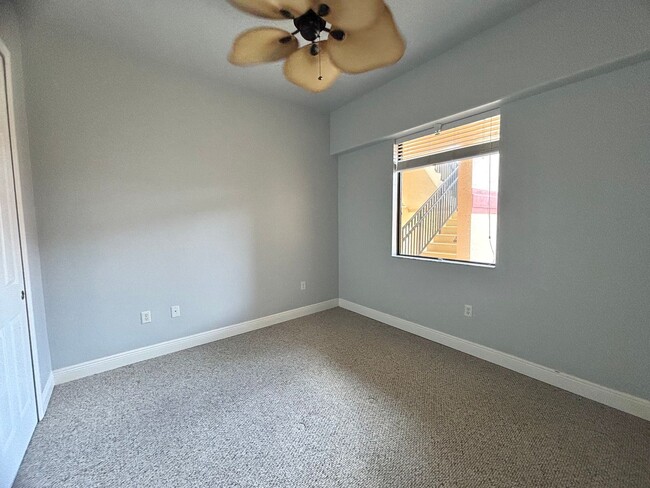 Building Photo - Spacious 3 Bed, 2 Bath Condo with 1 Car Ga...