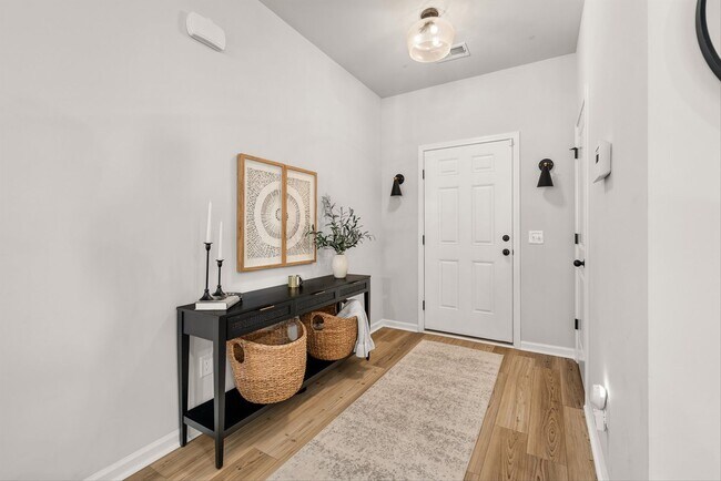 Building Photo - Modern Moncks Corner Home!