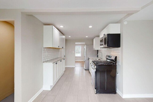 Building Photo - Coming Soon! | Renovated 2BR Home + Bonus Room | Available March 1st