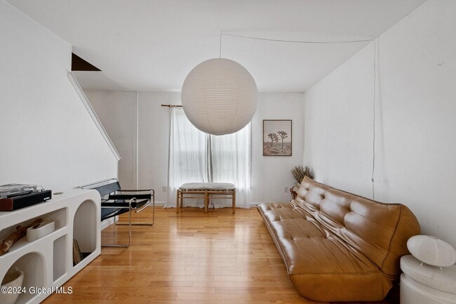 Building Photo - 9 Oxford Dr