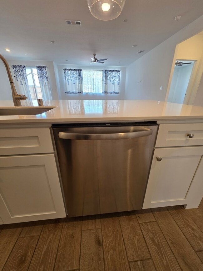 Building Photo - 3 bedroom 2 bathroom home with Solar and y...