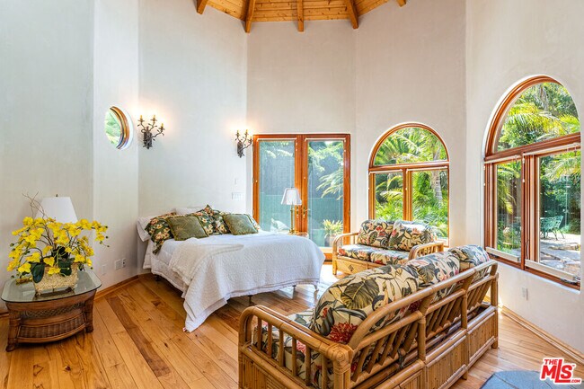 Building Photo - 6405 Bonsall Dr