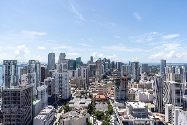 Building Photo - 601 NE 1st Ave