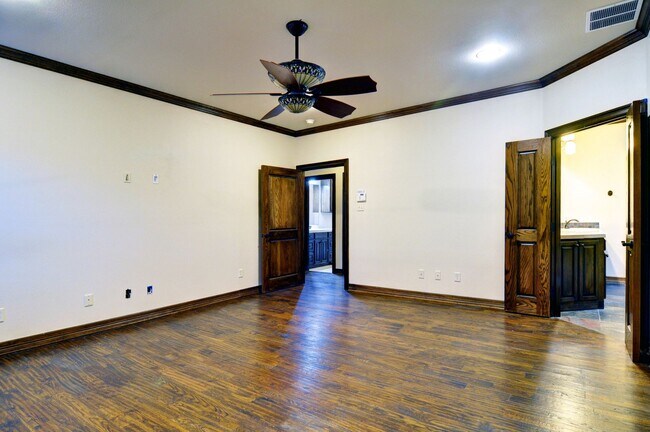 Building Photo - 3407 Penticost St