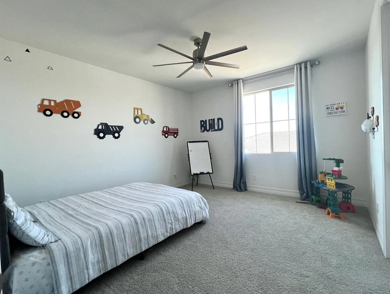 Building Photo - 3649 E Pinto Dr