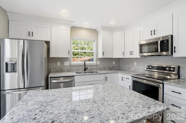 Building Photo - 1760 Forest Side Ln