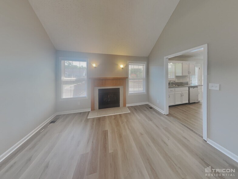 Building Photo - 3641 Aurora Dr