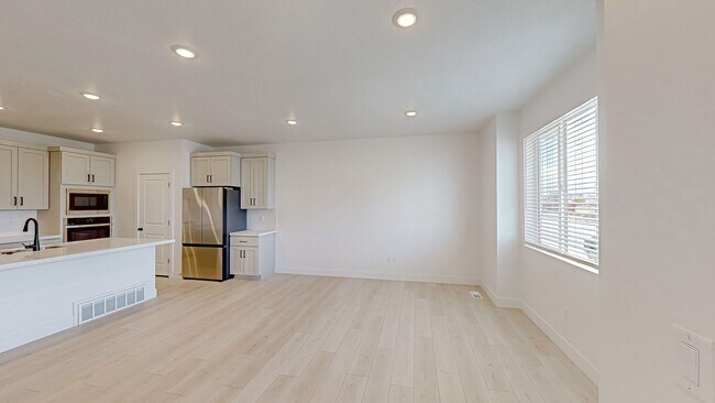 Building Photo - *No Security Deposit Required Upfront for 6 Months!  2024 Townhome. Move In Special!