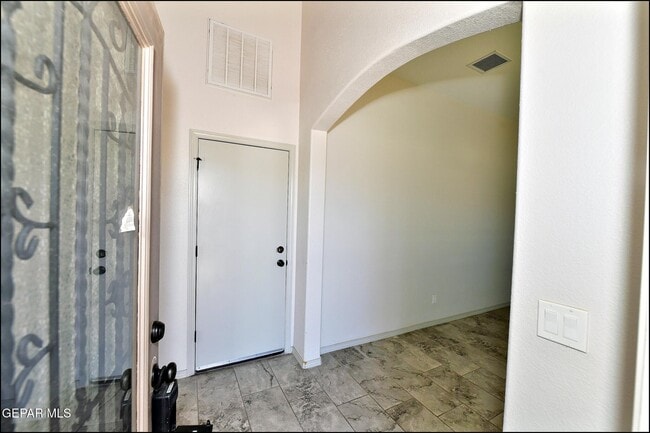 Building Photo - 14945 Tierra Escape Ave