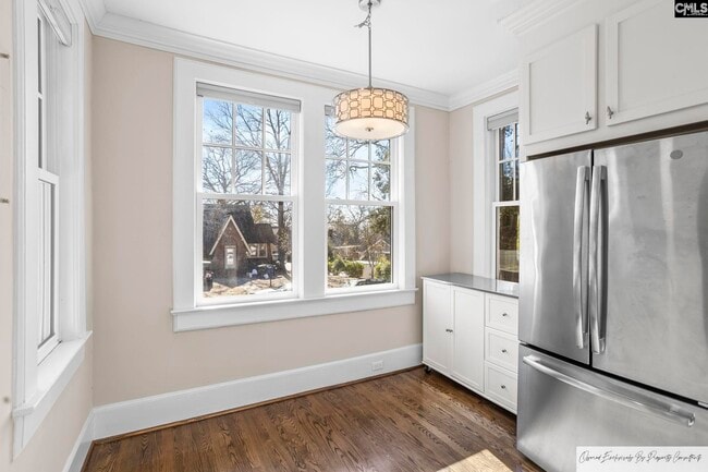 Building Photo - 1701 Pinewood Dr