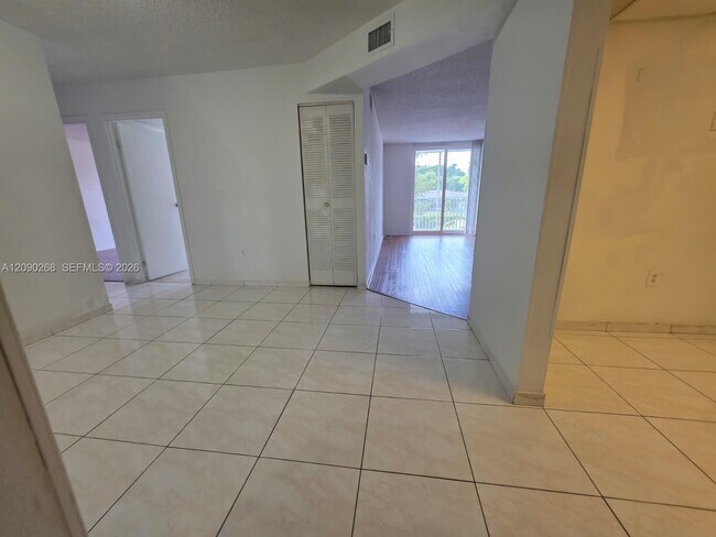 Building Photo - 16950 W Dixie Hwy