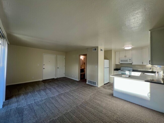 Building Photo - Renovated 2-bedroom, 1-bath Unit