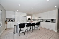 Building Photo - Spacious 4-Bed 3-Bath House in the heart o...