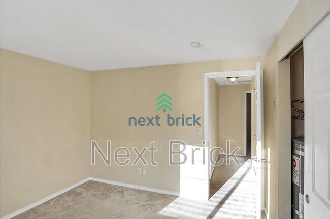 Building Photo - 1138 N 198th St