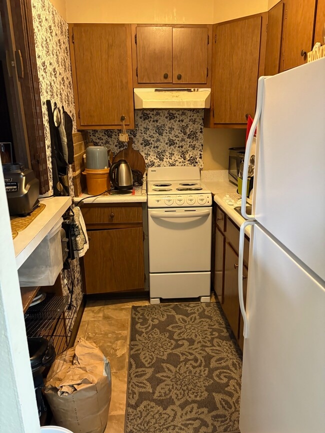 Building Photo - 126 32nd St NE