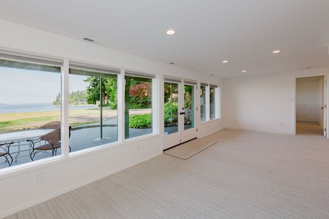 Building Photo - Low Bank Waterfront New Remodel on Huge Lot