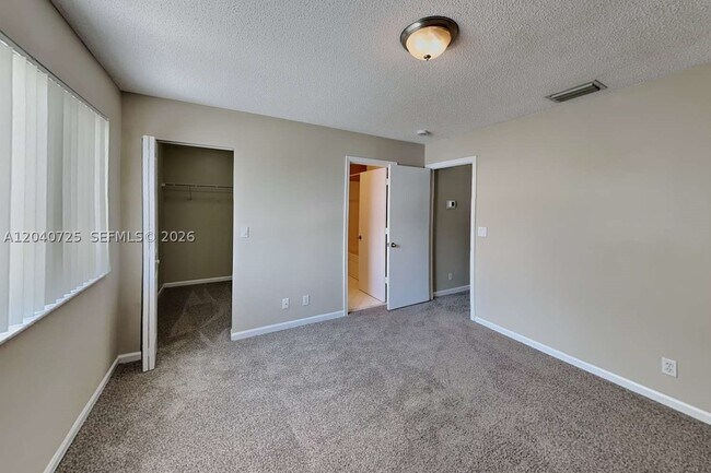 Building Photo - 4728 SW 13th Pl